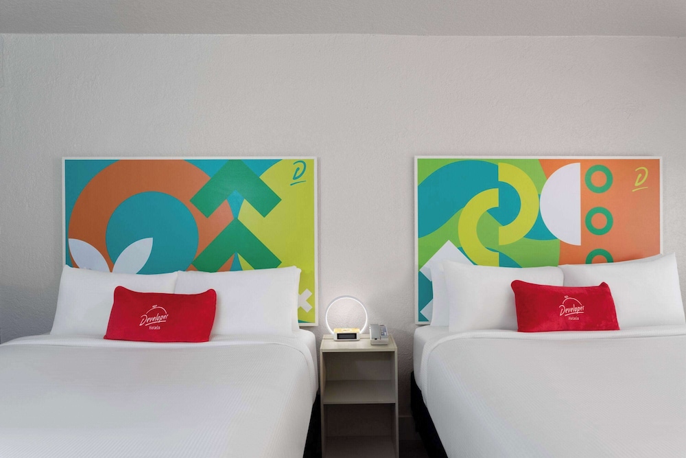 Room, 2 Queen Beds, Non Smoking - Photo 7
