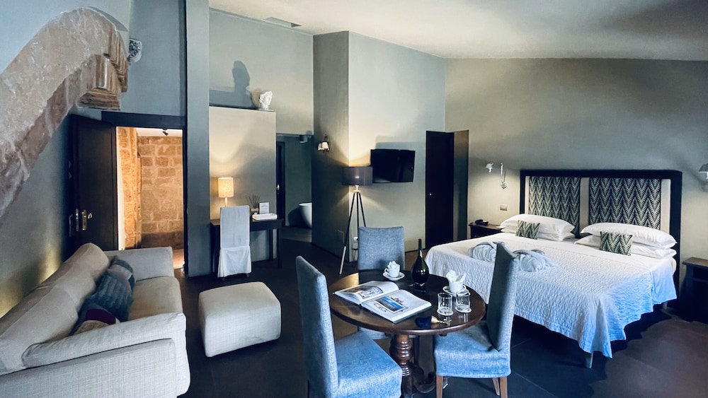 Luxury Room - Photo 1