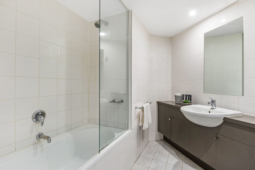 One Bedroom Apartment (Weekly Housekeeping) - Photo 2