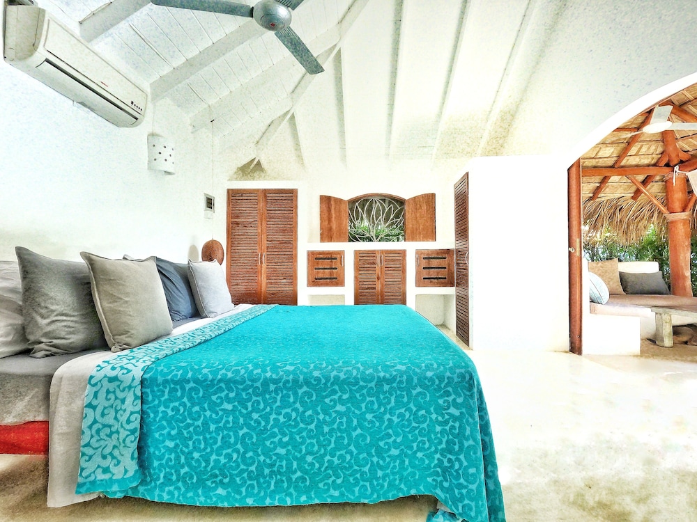 Romantic Room, 1 King Bed, Garden View photo 2