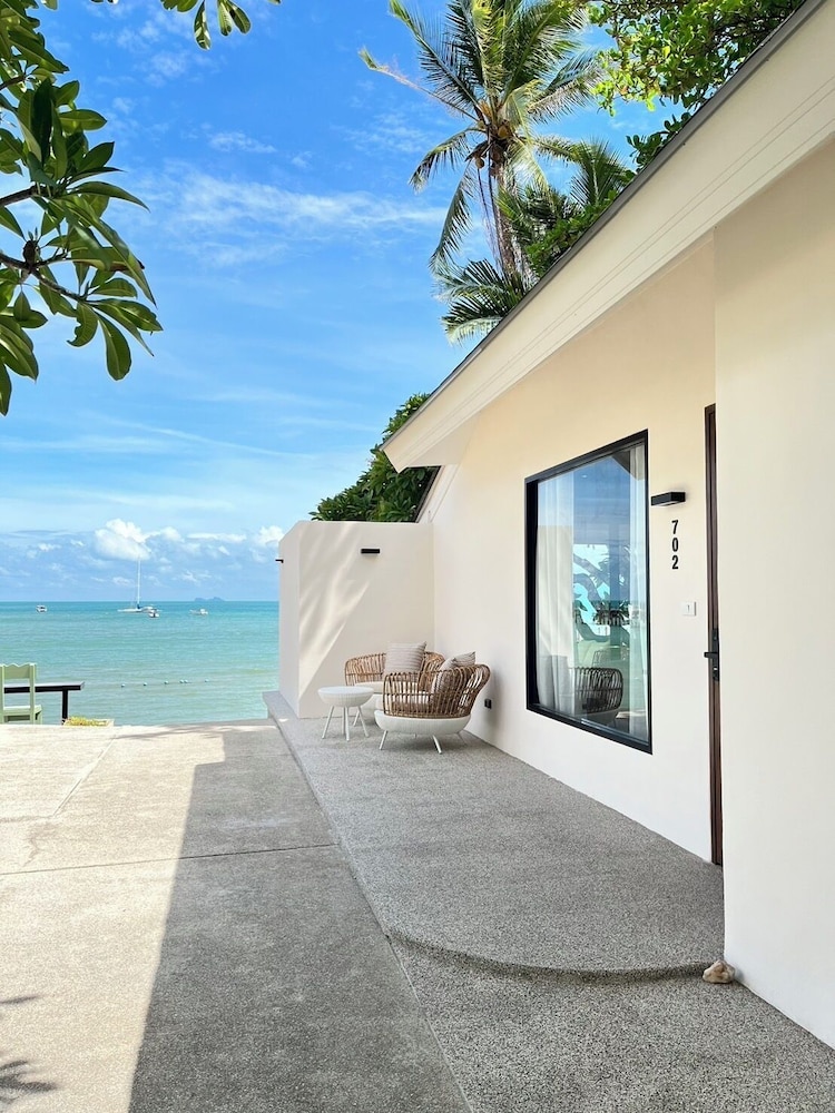 Beach Front Villa with One way Airport Transfer photo 2