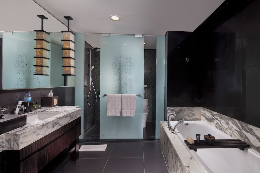 Deluxe Suite With Sofa Bed photo 2