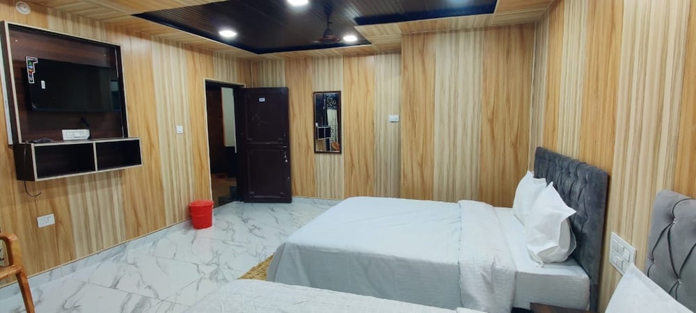 Deluxe Double Room, Multiple Bedrooms photo 3