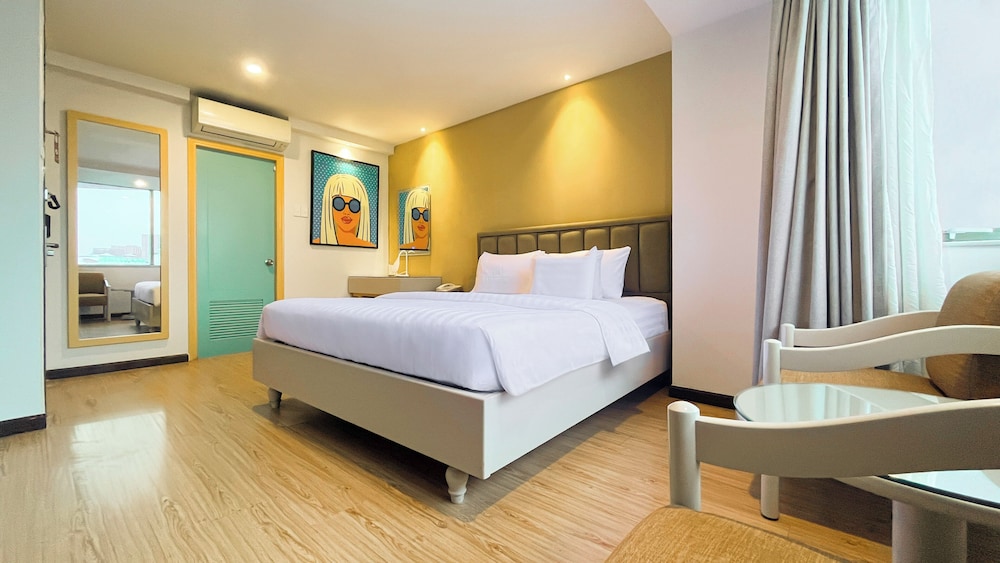 Grand Suite City View - Rooftop Pool photo 1