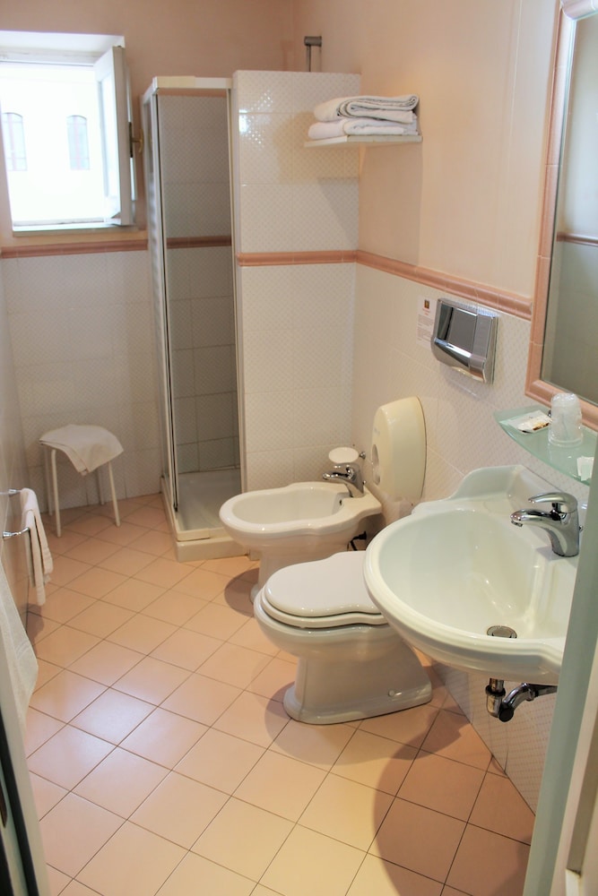 Comfort Double Room, Partial Sea View - Photo 6