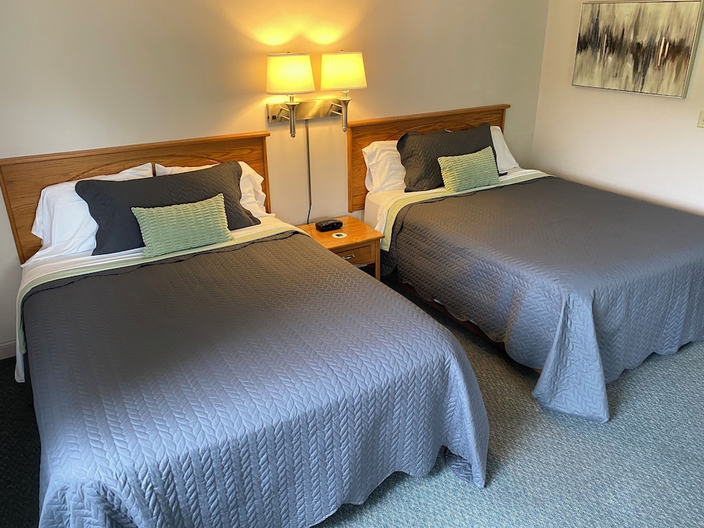 Standard Quadruple Room, 2 Queen Beds, Non Smoking, River View