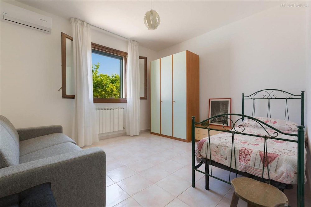 Villa photo 1