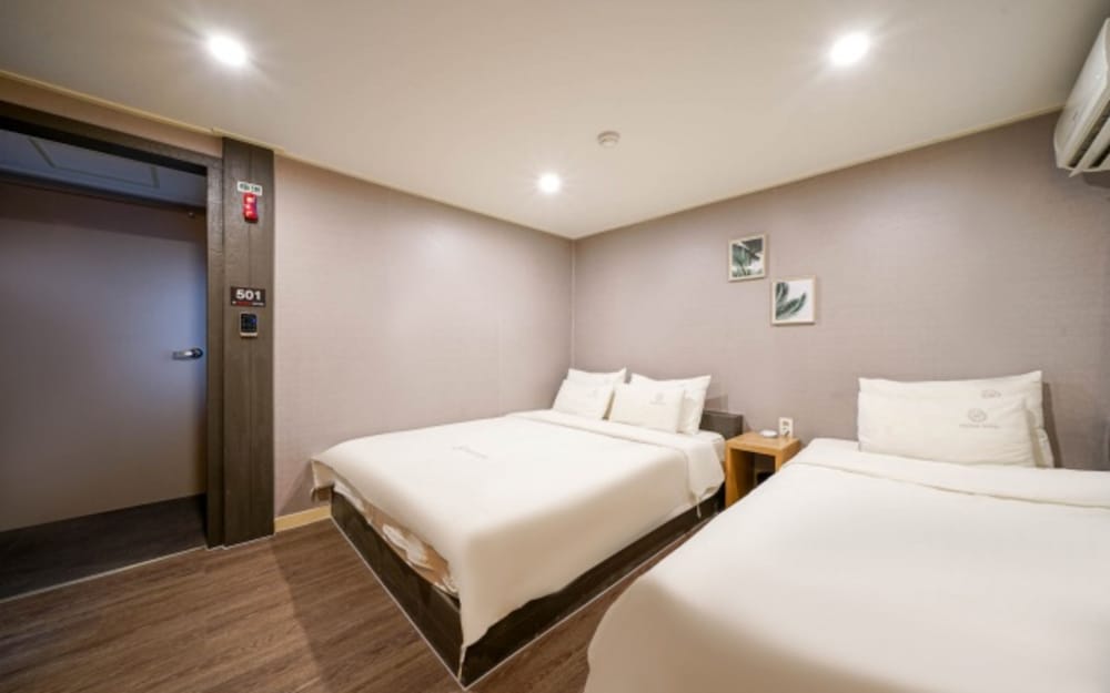 Deluxe Twin Room - Photo 2