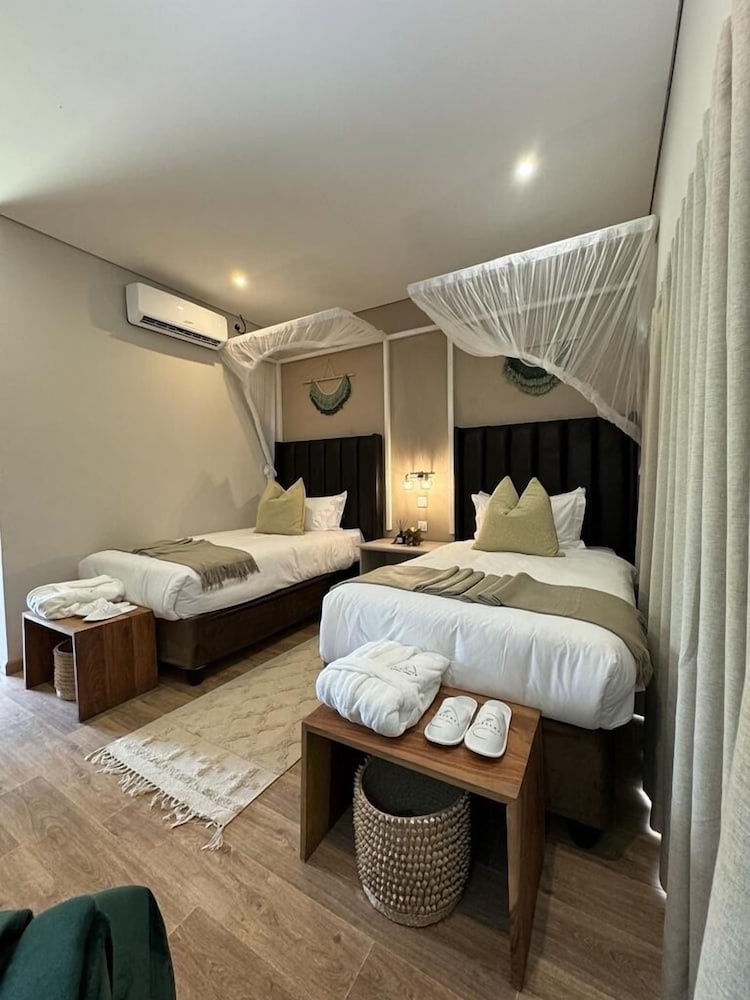 Standard Twin Room, Patio, Pool View photo 3
