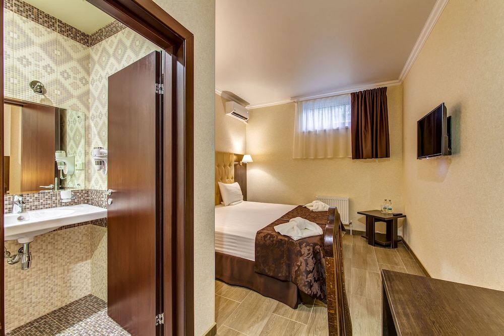 Economy Double Room, Ground Floor photo 3