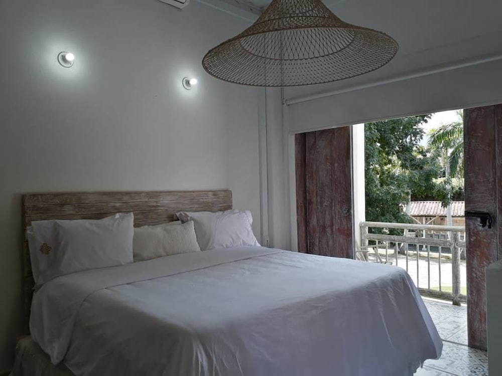 Superior Suite, 1 King Bed, Non Smoking, Garden View photo 2