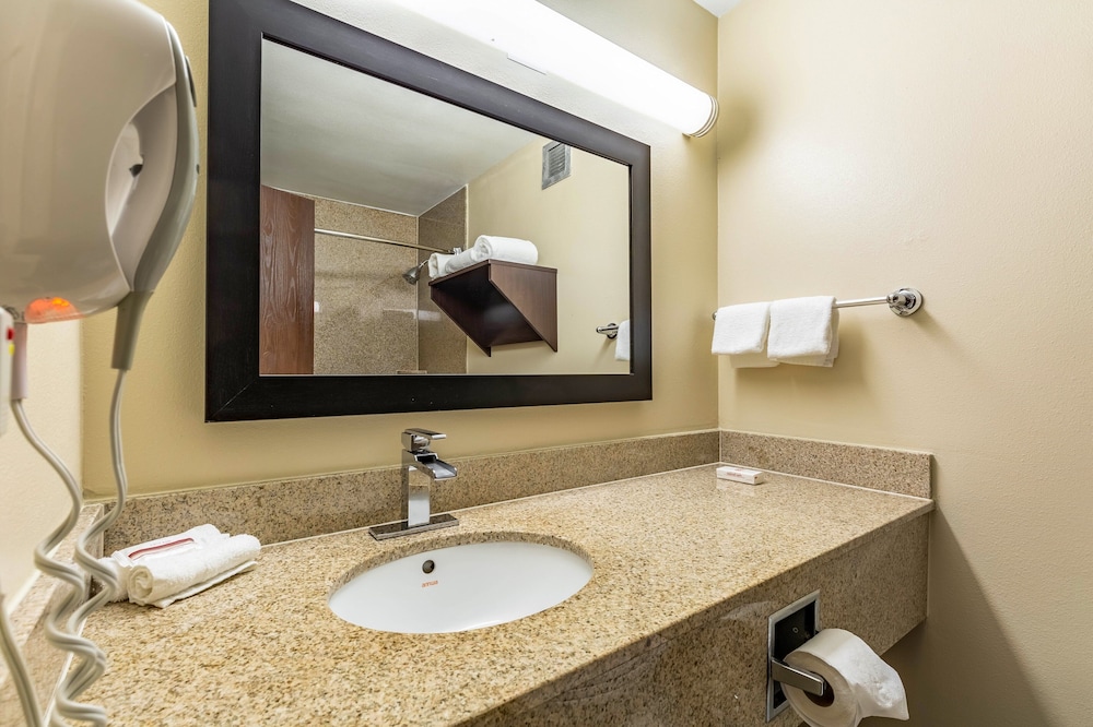 Superior Room, 1 King Bed (Smoke Free) - Photo 6