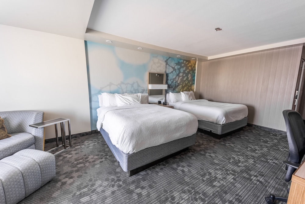 Room, 2 Queen Beds (Mobility/Hearing Accessible, Tub) - Photo 1