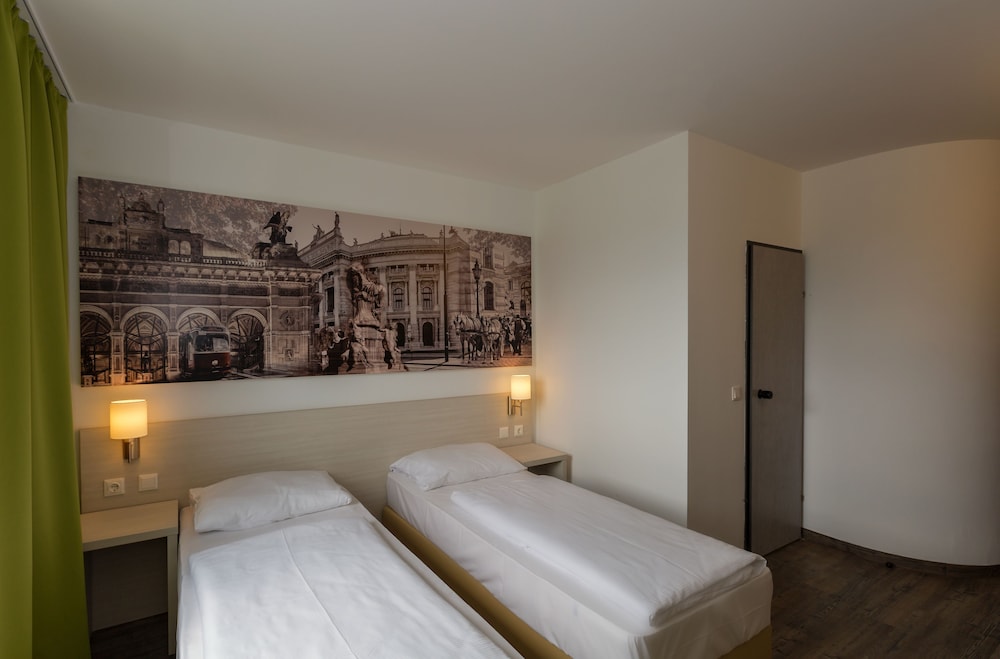 Twin Room - Photo 4