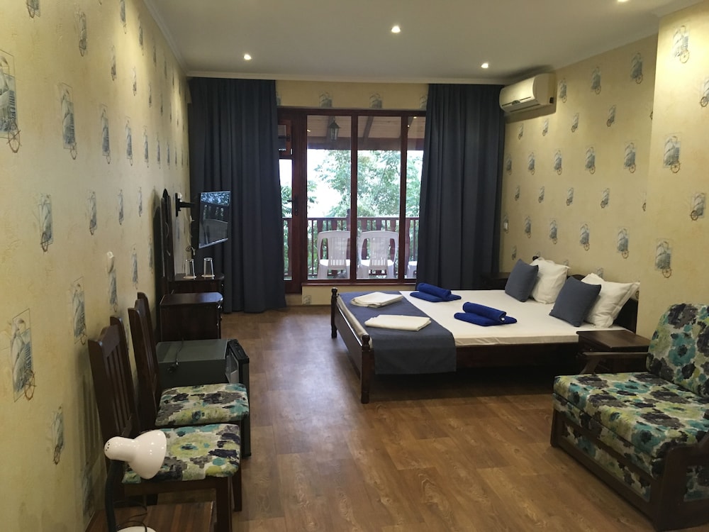 Triple Room, Balcony photo 1