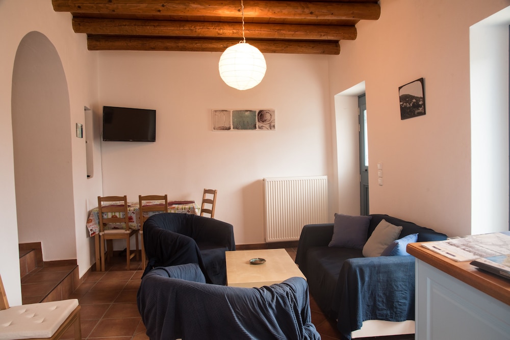 House (B) photo 2