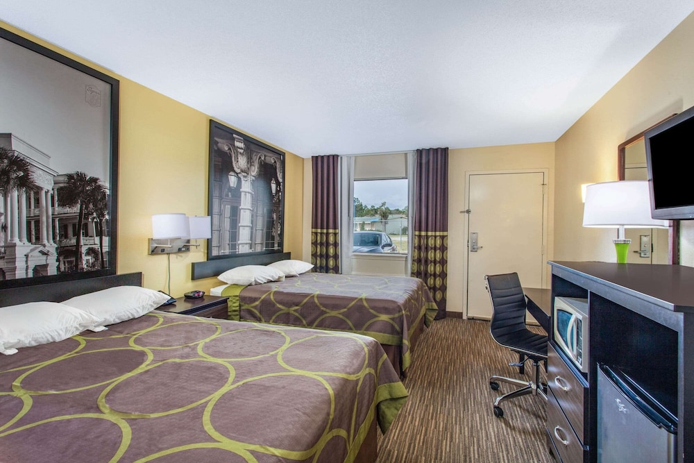 Suite, 2 Queen Beds - Photo 2