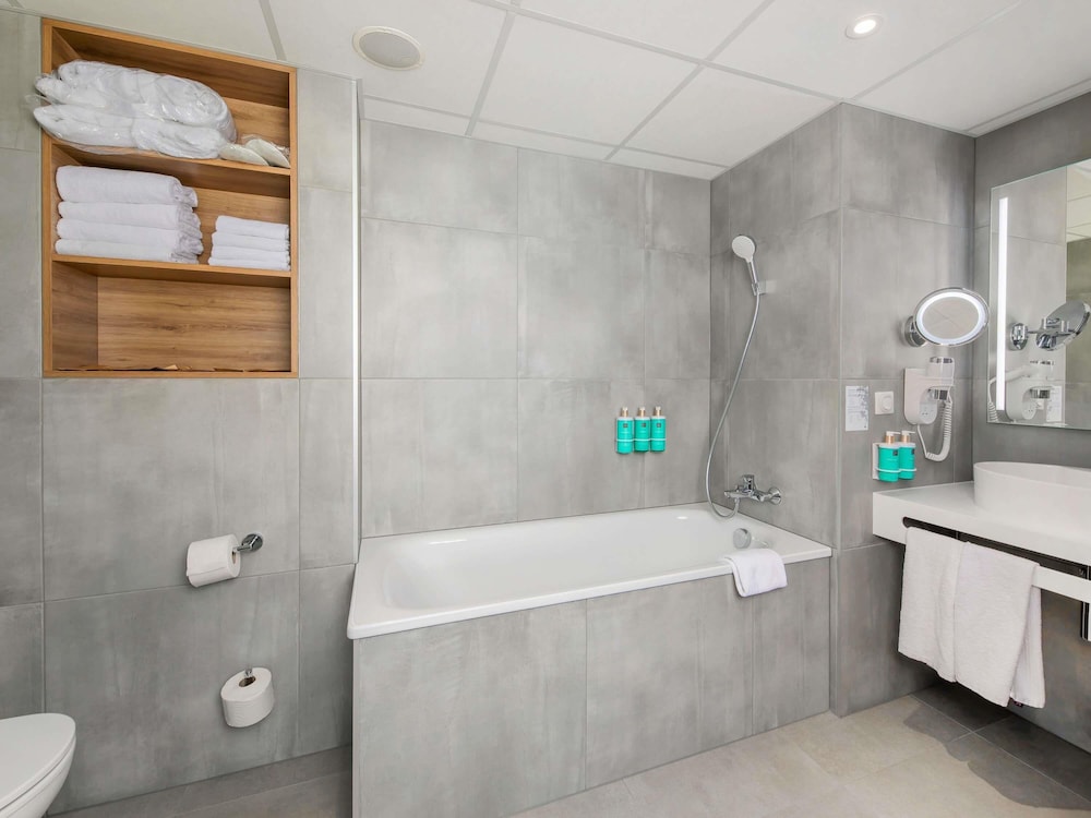 Superior Suite, 1 Queen Bed with Sofa bed photo 3