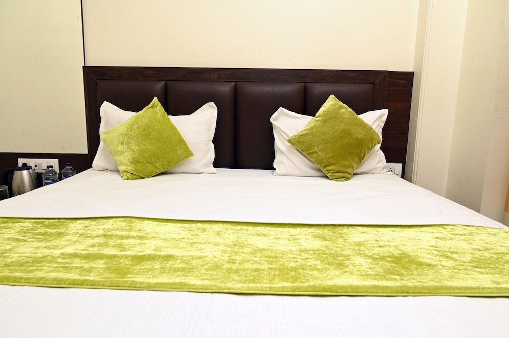 Deluxe Double Room A/C - Photo 9