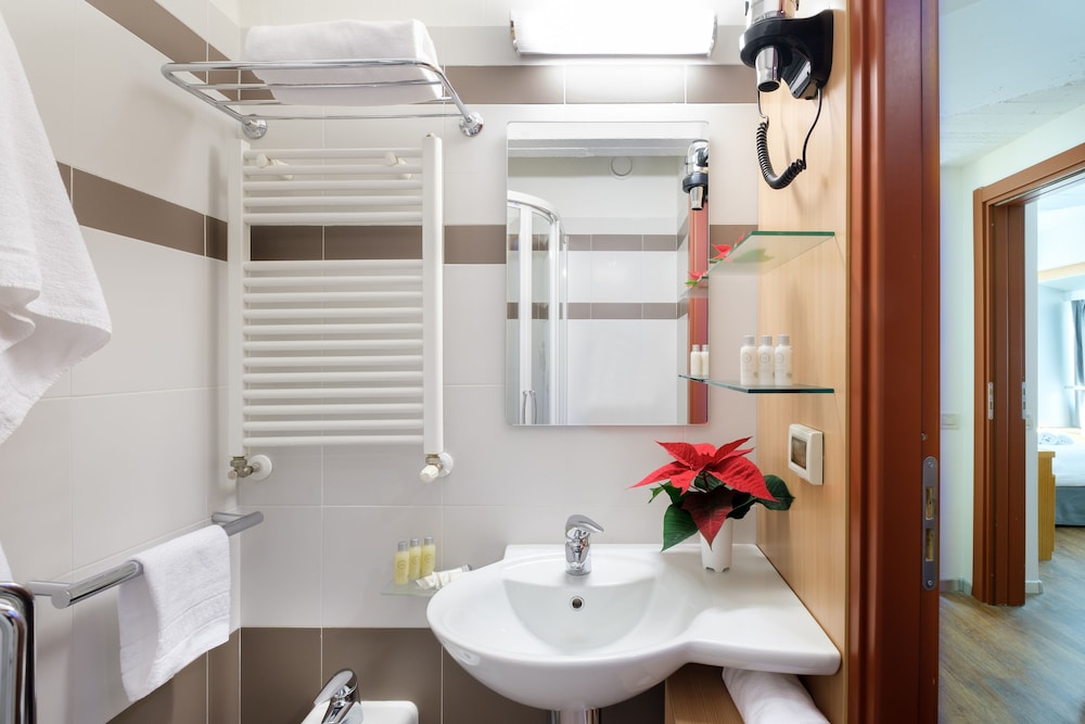 Classic Quadruple Room (2 adults + 2 children) photo 2