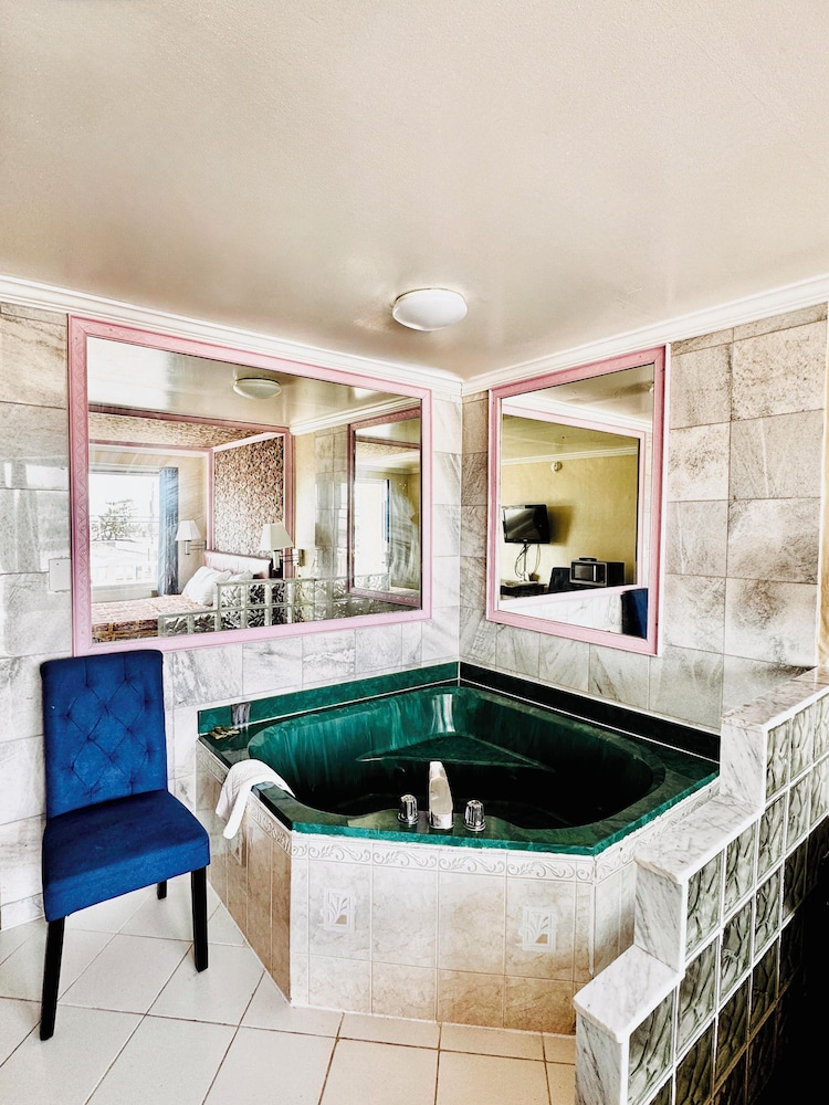 Suite, 1 Bedroom photo 2