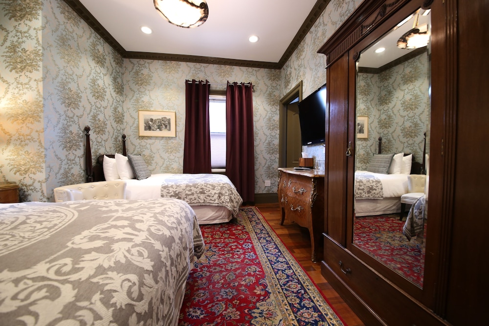 Deluxe Lyon - Street Level Room