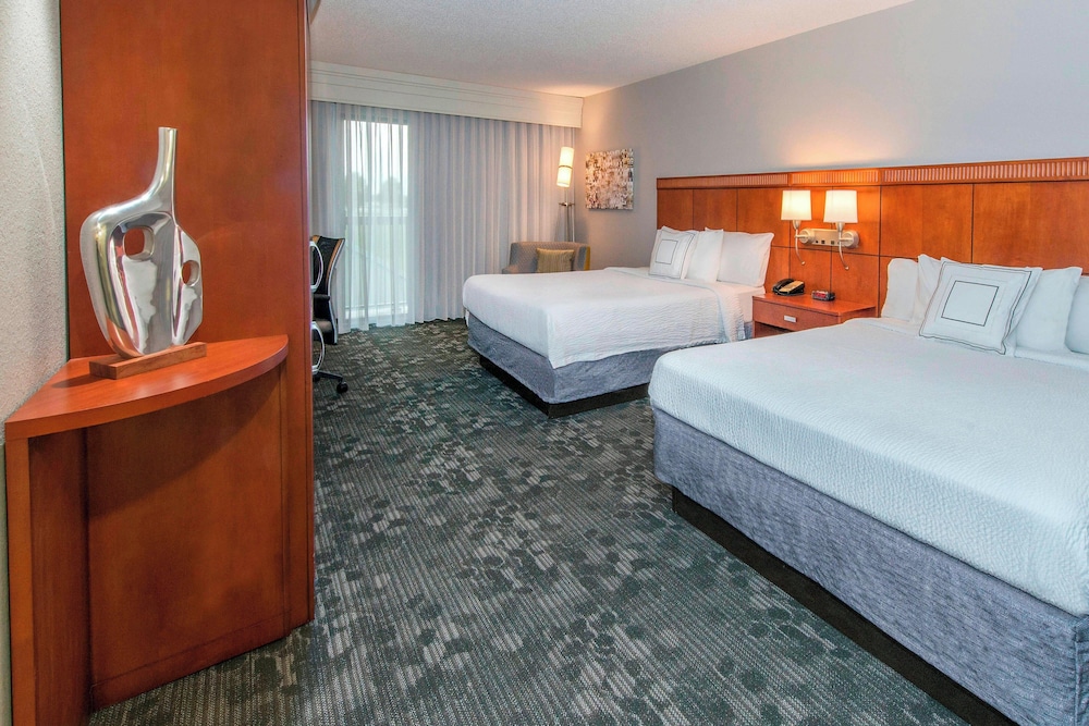 Room, 2 Queen Beds (Hearing Accessible) photo 1