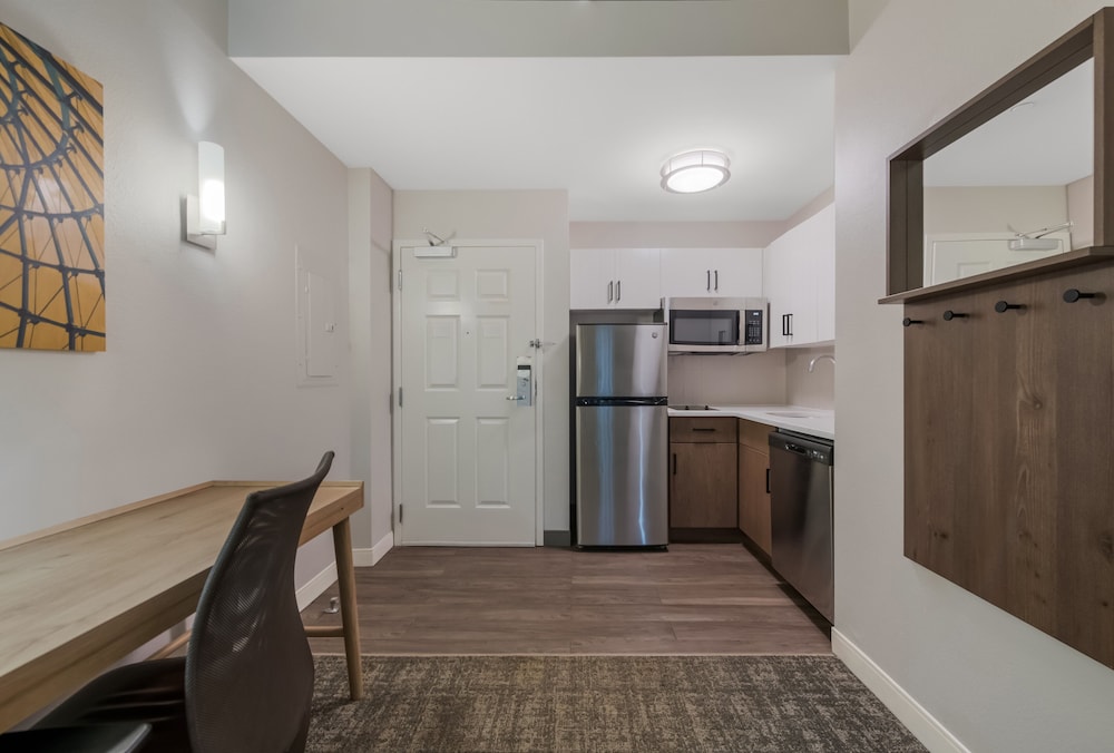 Studio Suite, 1 Queen Bed, Accessible, Kitchen (Hearing) - Photo 2