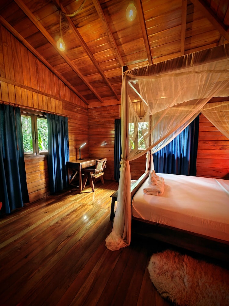 Luxury Chalet, 2 Bedrooms, Non Smoking (Saudade - 2) photo 3