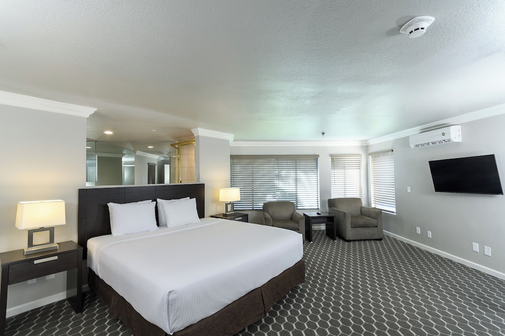 Majestic 1 Bedroom King Suite