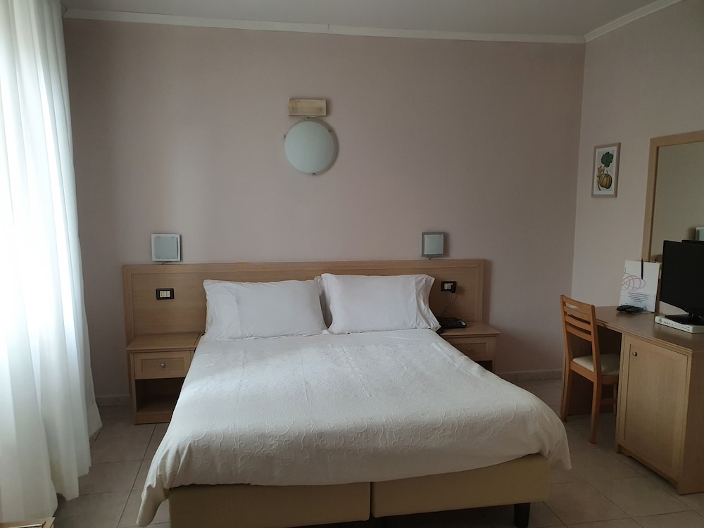 Single Room photo 3