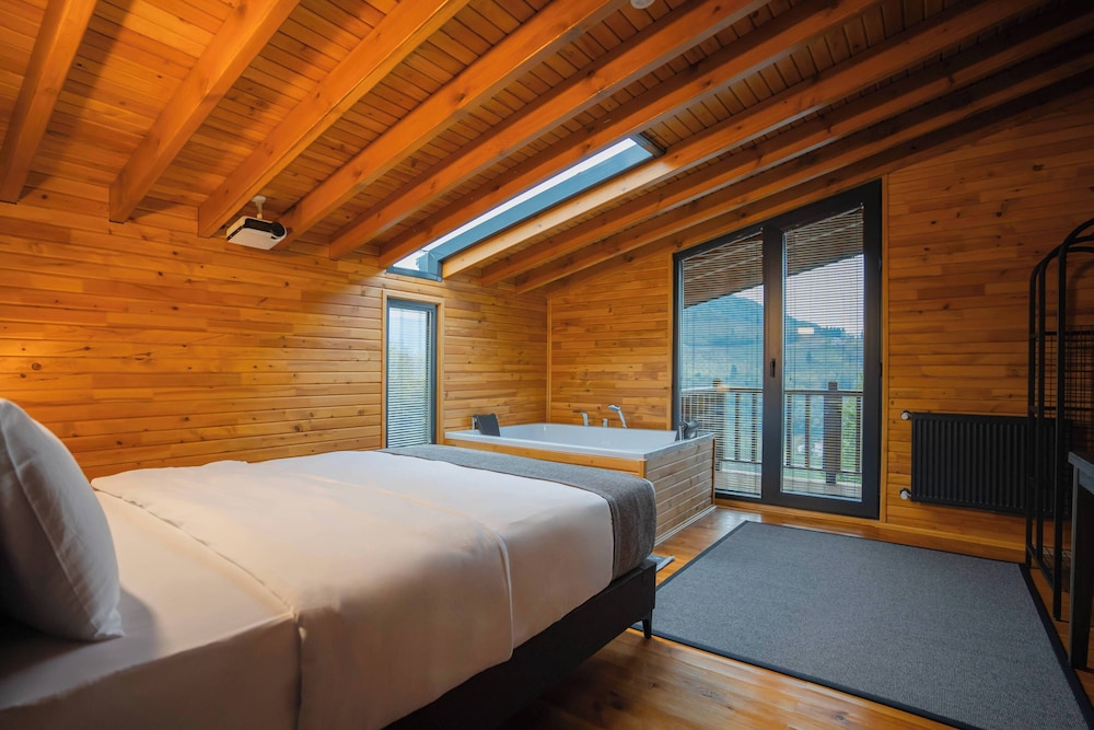 Premium Bungalow, 4 Bedrooms, Mountain View, Sea Facing