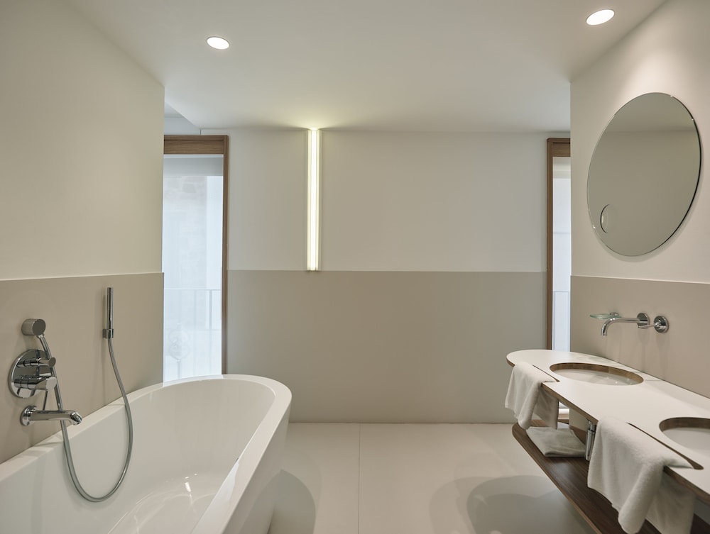 Deluxe Suite photo 2