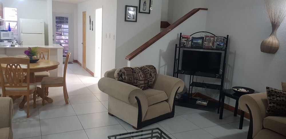 Deluxe Townhome, 2 Bedrooms, Balcony (Waterfront) photo 3