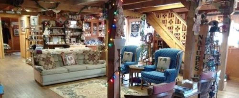 Basic Room (The Red Barn Stall With Shared Bath) photo 2