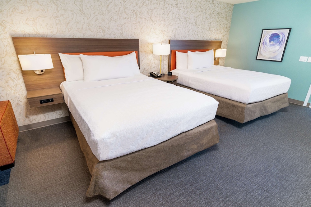 Available room thumbnail 6