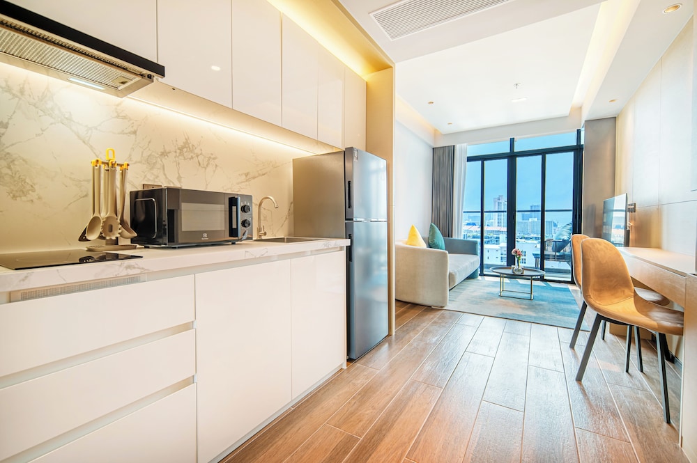 One-Bedroom Suite with City View