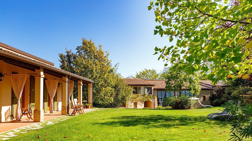 Villa photo 2