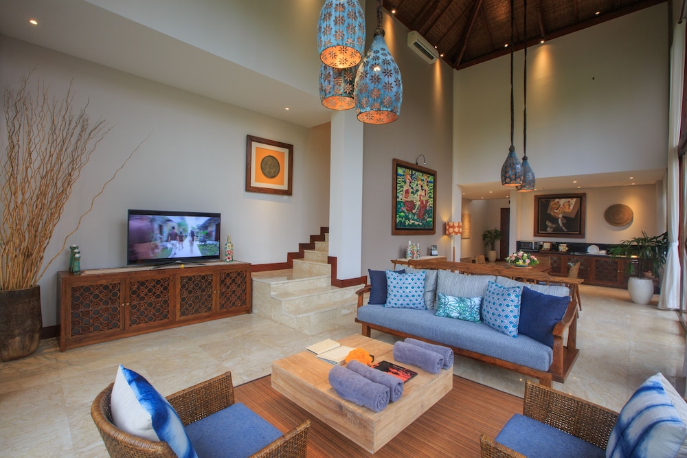 Two-Bedrooms Infinity Lap Pool Villa - Photo 8