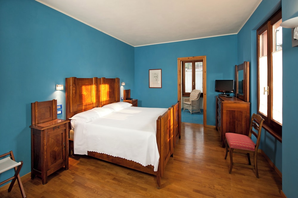 Comfort Room, 1 Queen Bed, Annex Building