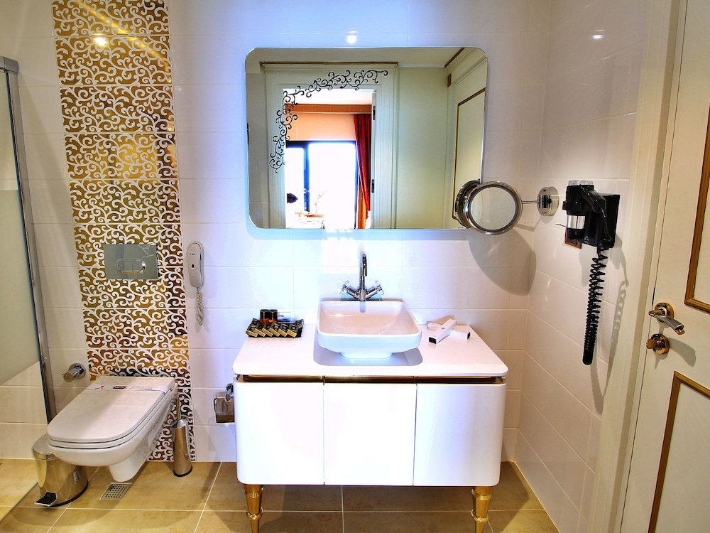 Studio Suite, 1 Bedroom, Sea View thumbnail 6
