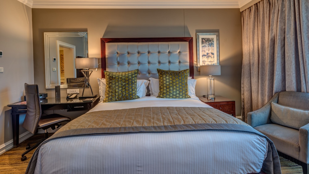 Classic Room, 1 King Bed, Balcony - Photo 2