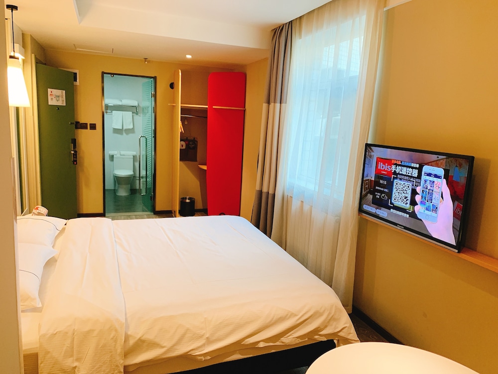 Deluxe Room, 1 Queen Bed