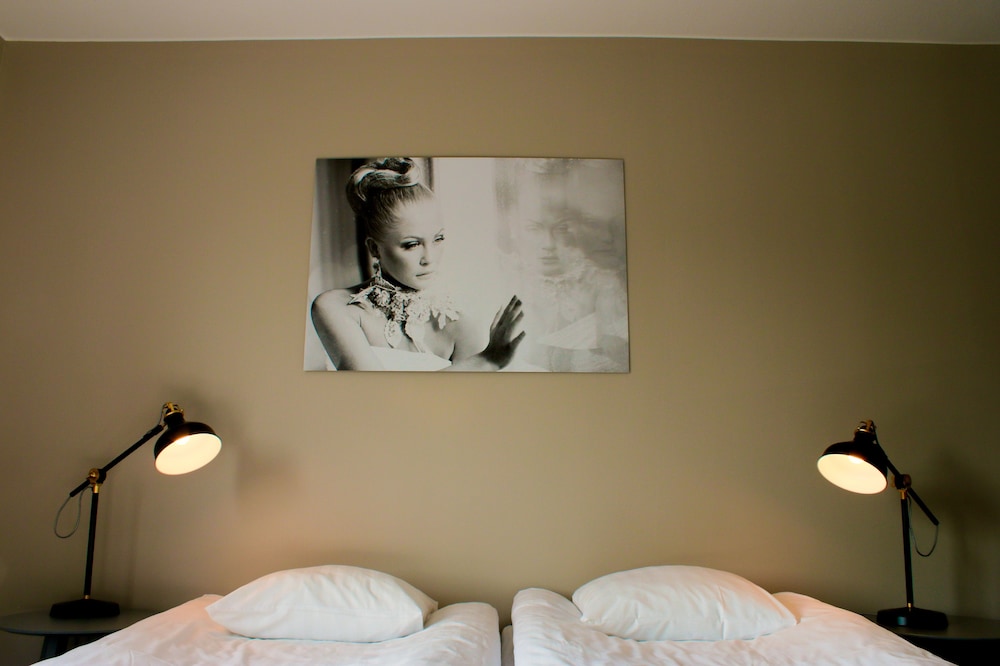 Twin Room (Shared Bathroom) photo 2