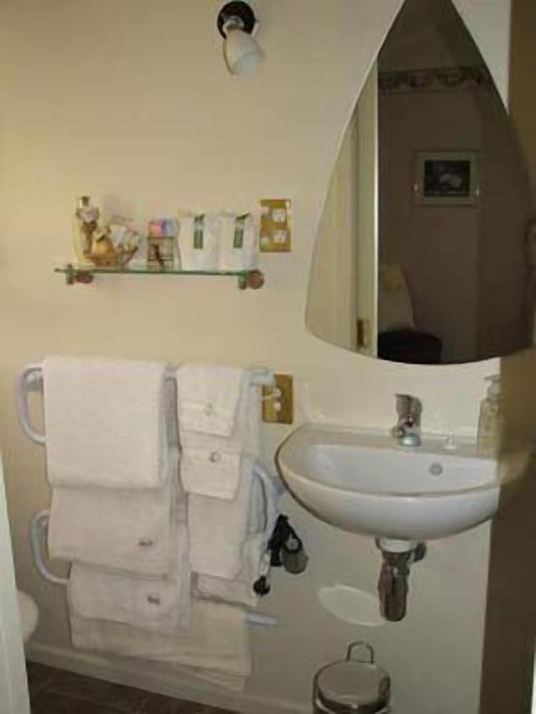 Honeymoon Suite photo 3