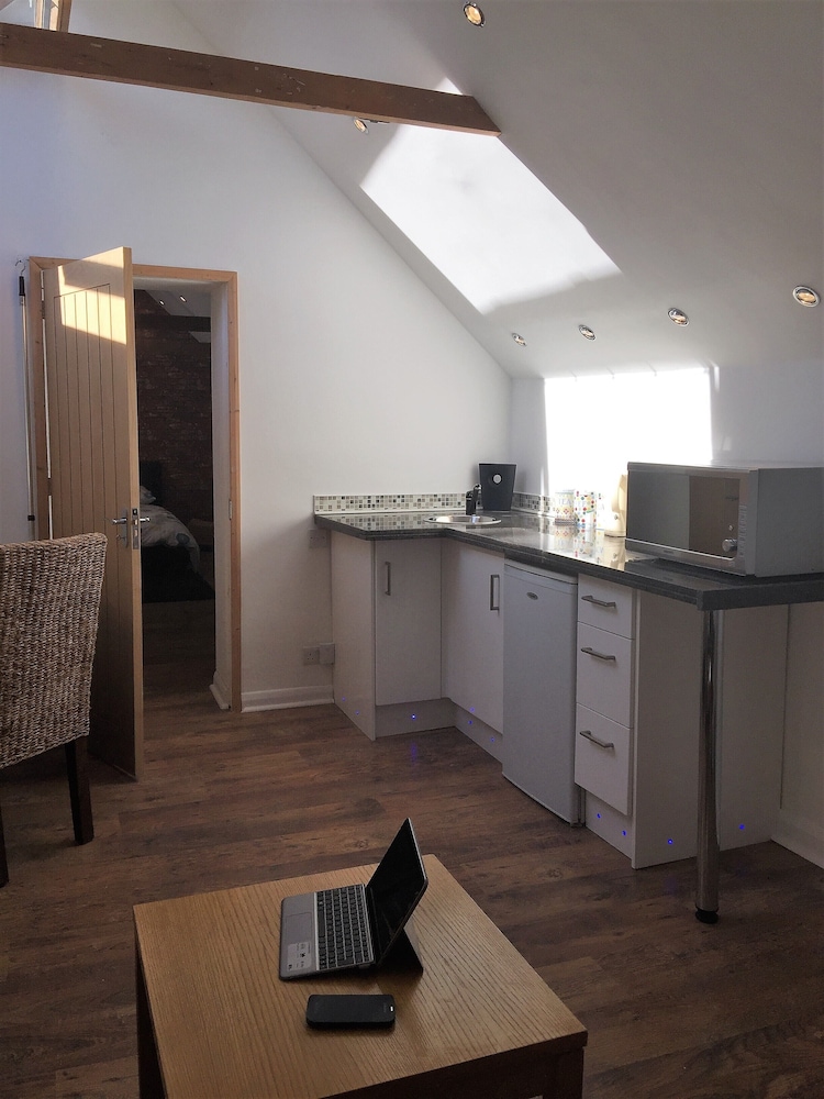 Apartment, Private Bathroom - Photo 32