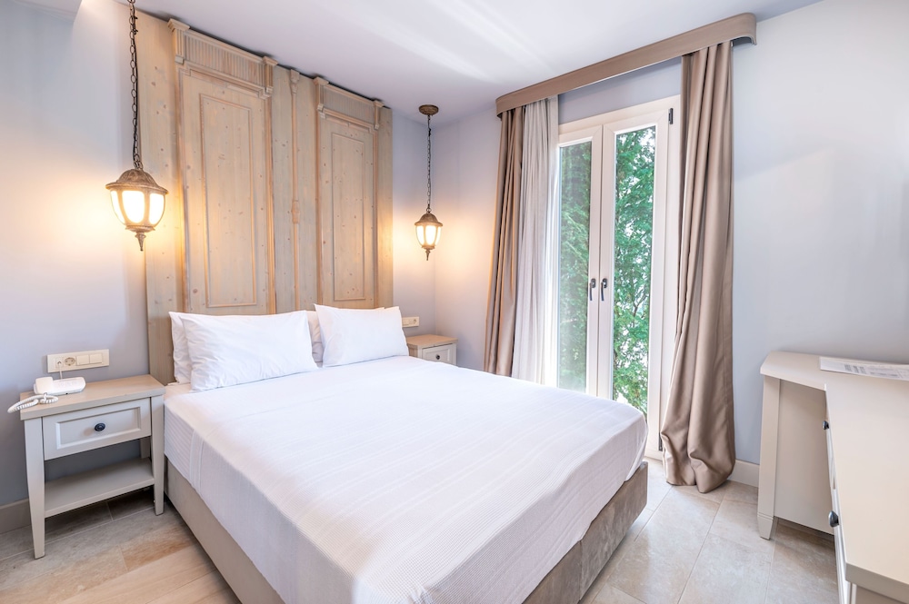 Standard Double Room, Garden View