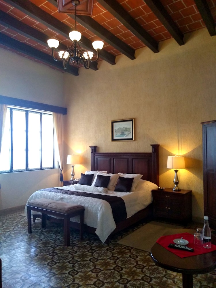 Grand Room, 1 King Bed, Garden View (Albertine)