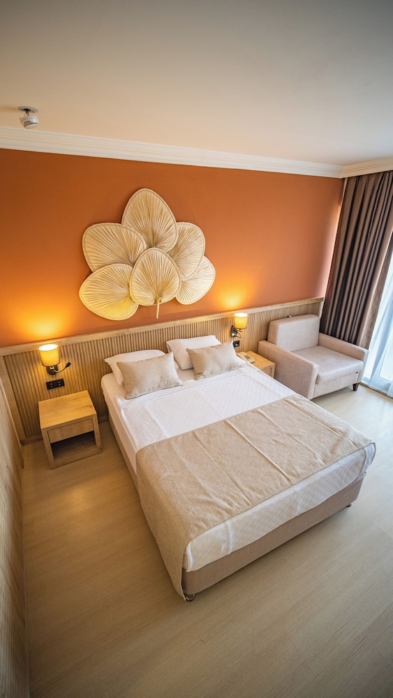 Deluxe Triple Room, Sea View, Beachside photo 2