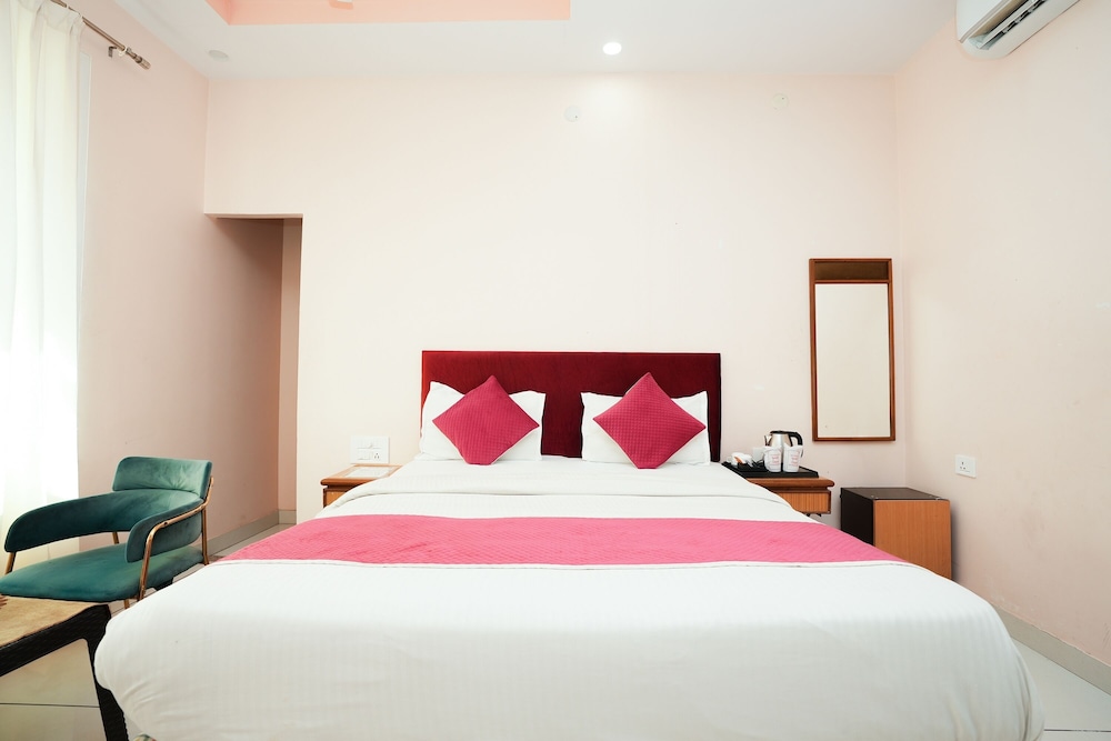 Deluxe Room - Photo 6